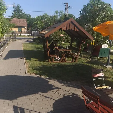 Keresz Panzio Bed & Breakfast *