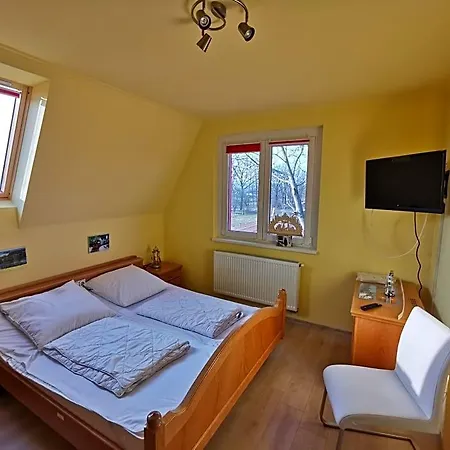 Keresz Panzio Bed & Breakfast 3*