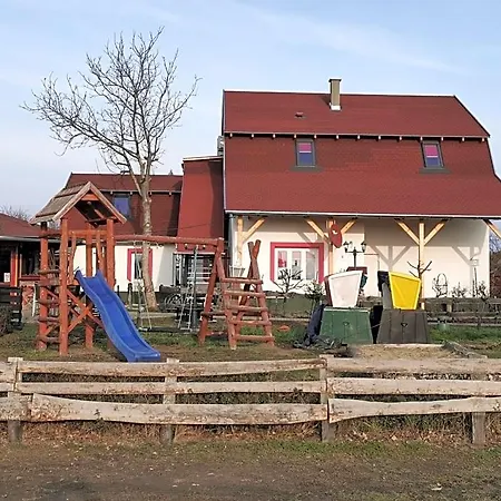 Keresz Panzio Bed & Breakfast Martely
